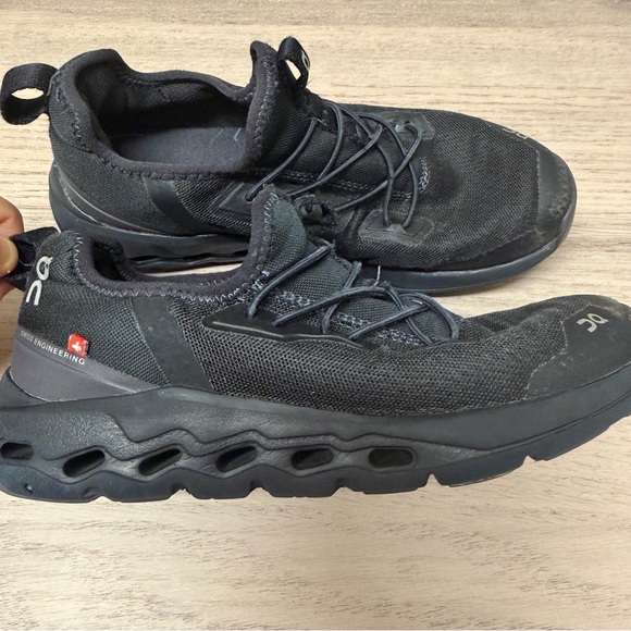 On Clouleap Black Boy Sneakers Sz 1 - Picture 2 of 7